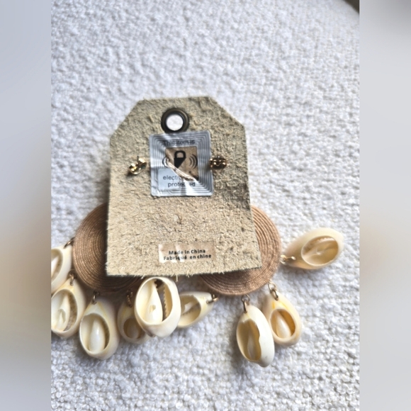 Anthropologie, Lake Life Preppy Circle Drop, Earrings, Tan/Shell - NWOT! - Picture 6 of 6